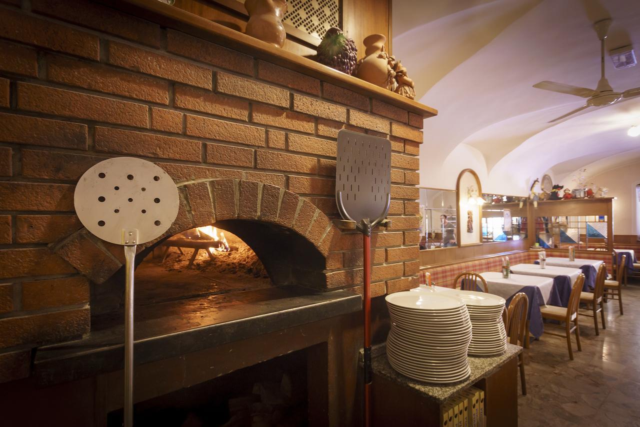 Albergo Roncone ภายนอก รูปภาพ