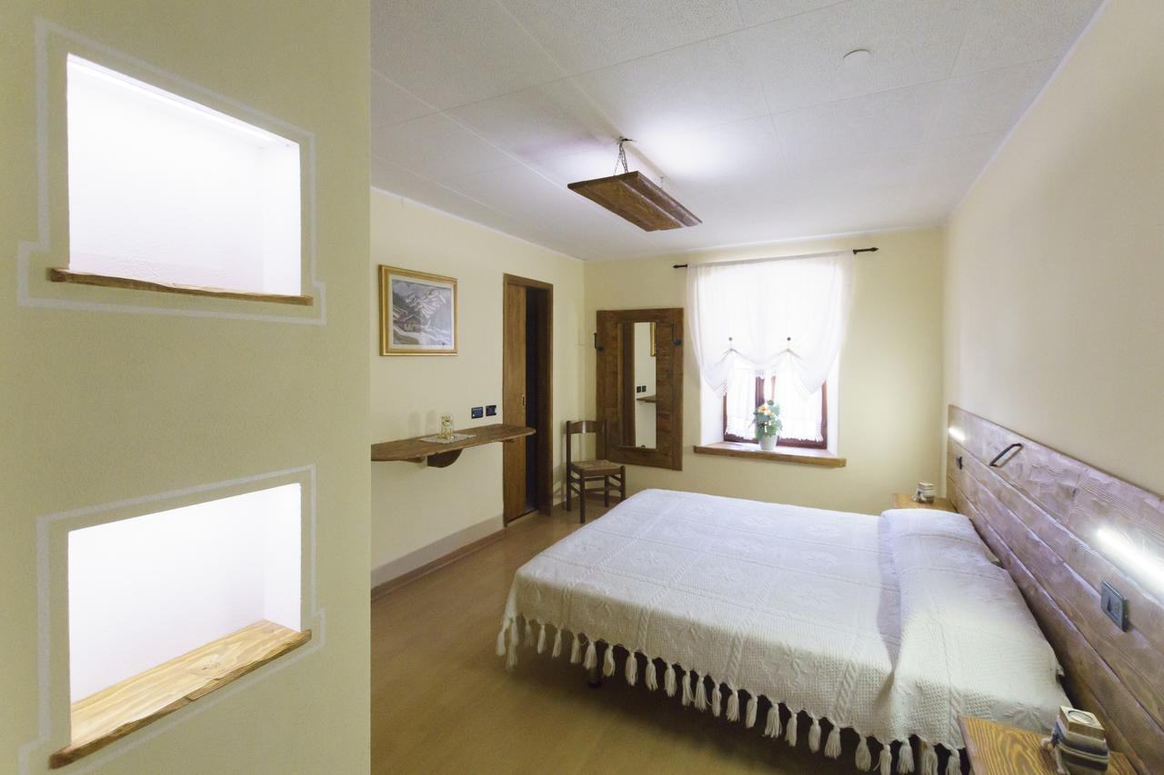 Albergo Roncone ภายนอก รูปภาพ