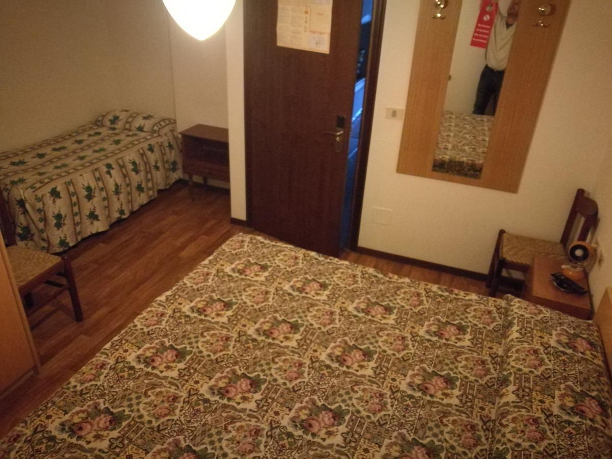 Albergo Roncone ภายนอก รูปภาพ